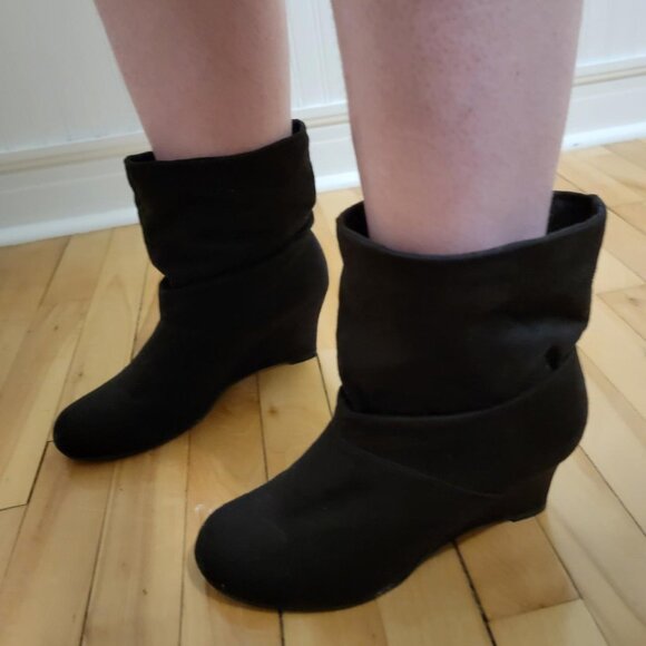 Black boots - Picture 3 of 3